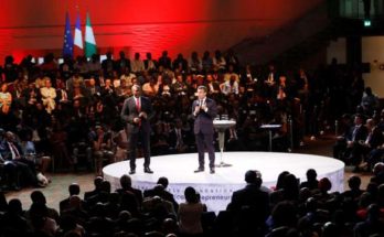 Macron addressing the assemblage of young African entrepreneurs, in Lagos, Nigeria Photo: RFI