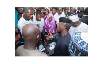 Nigeria's Vice President Yemi Osinbajo chatting with the student innovators and enterpreneurs